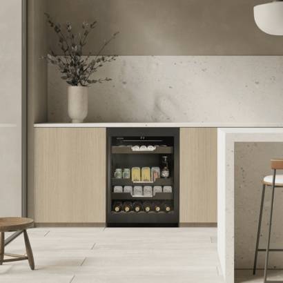 24" Marathon Built-in Single Zone Beverage Cooler in Black Steel - M4-100BLS