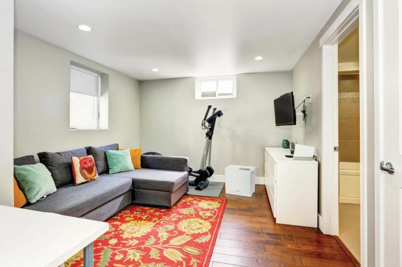 Frigidaire 22 Pint Dehumidifier - FHDD2233Y1